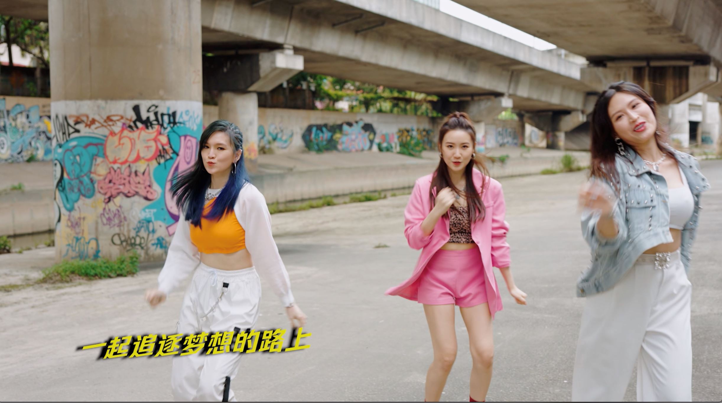 🇲🇾李梓嘉、苏伟译、谢定峰唱2022贺岁歌！