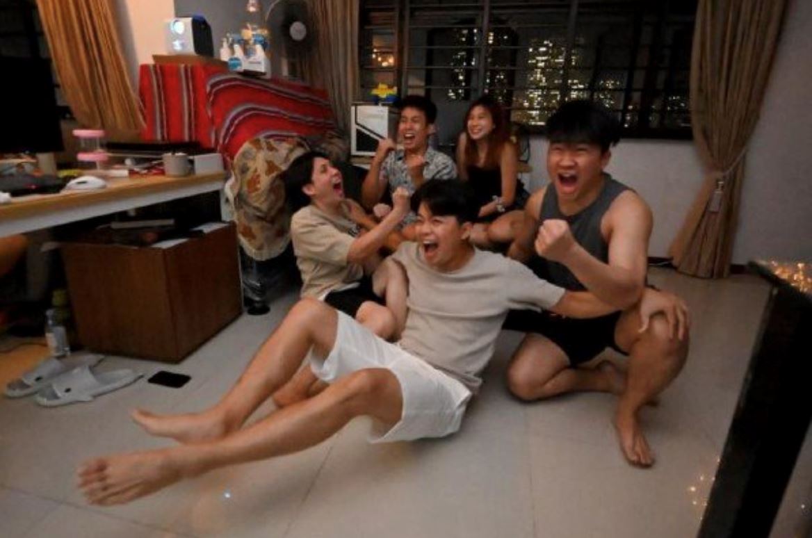 骆建佑夺男单冠军！在槟城的父母激动相拥❤️