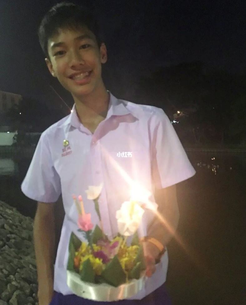 🇹🇭泰版花泽类dew「小时候照片」曝光！长大了越来越帅