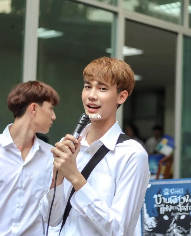 🇹🇭泰版花泽类dew「小时候照片」曝光！长大了越来越帅