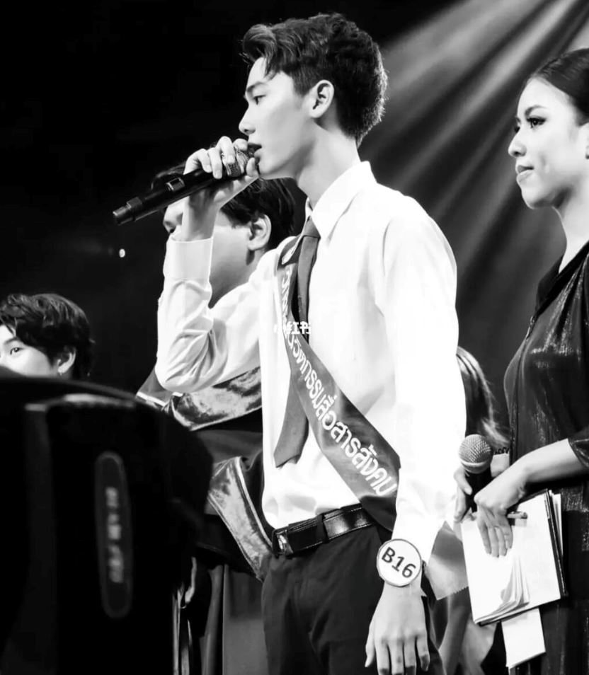 🇹🇭泰版花泽类dew「小时候照片」曝光！长大了越来越帅