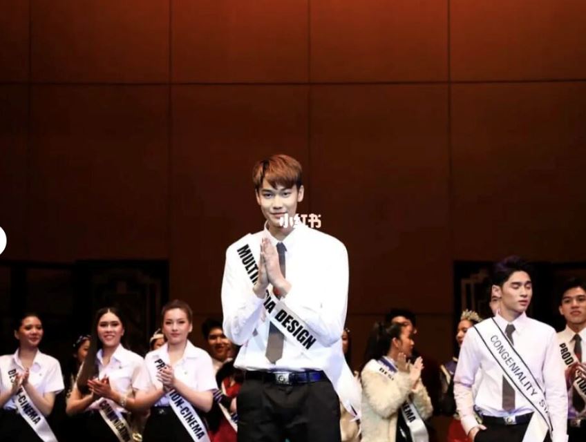 🇹🇭泰版花泽类dew「小时候照片」曝光！长大了越来越帅