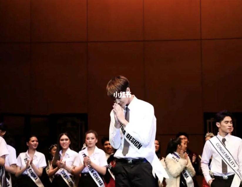 🇹🇭泰版花泽类dew「小时候照片」曝光！长大了越来越帅