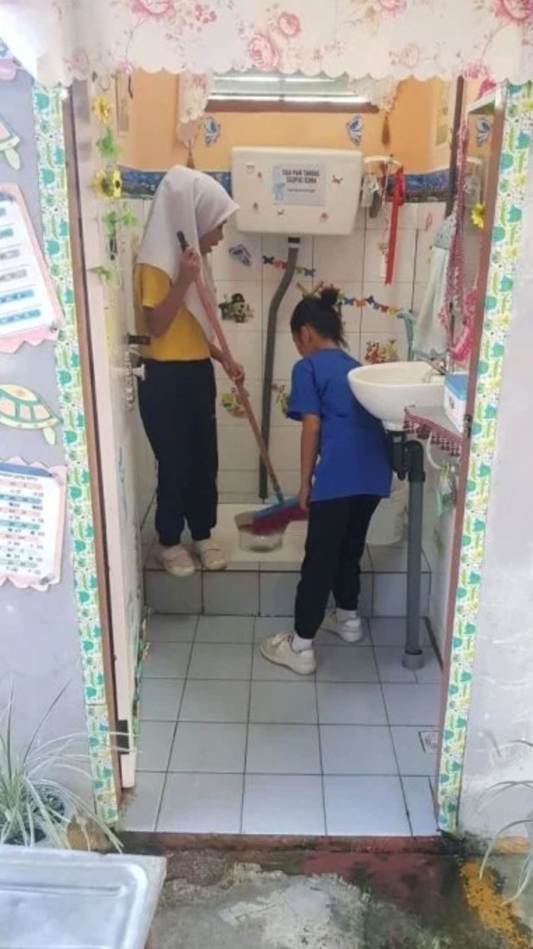 🇲🇾教部：学生洗厕所计划 近期实行