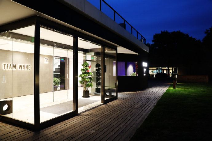 王嘉尔公开team wang x 白米范工作室！还招聘吗？