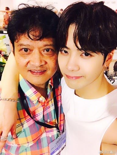 王嘉尔家人的背景！父母是运动员！是遗传的❤️