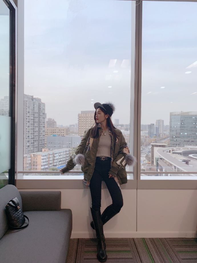 吴宣仪晒美照！侧脸超精致