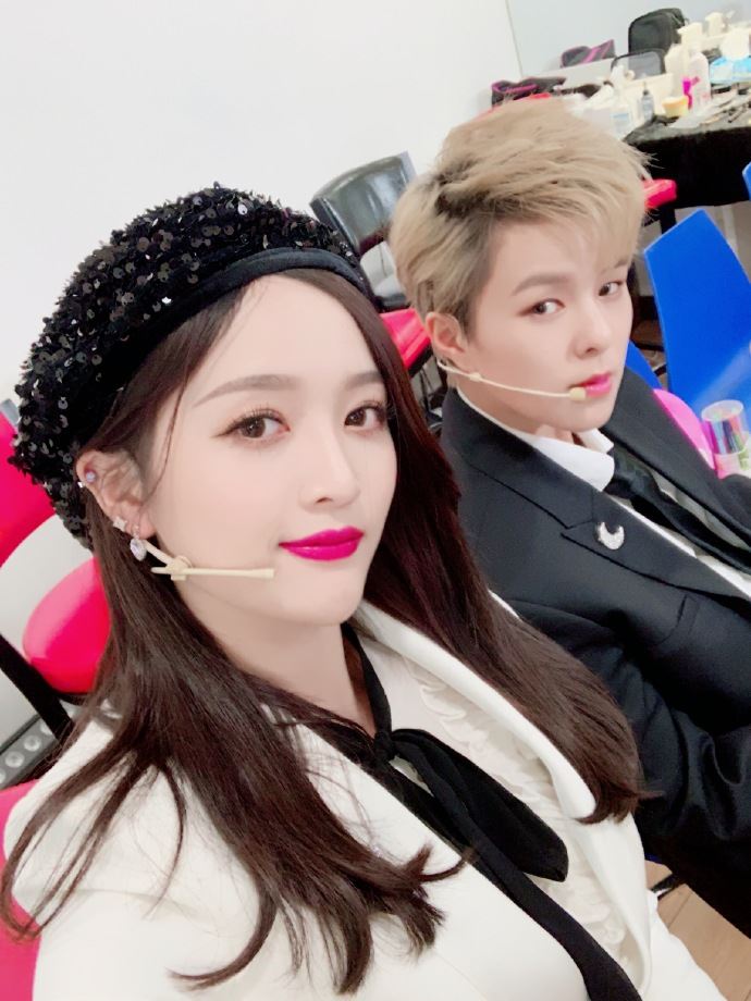 吴宣仪晒美照！侧脸超精致