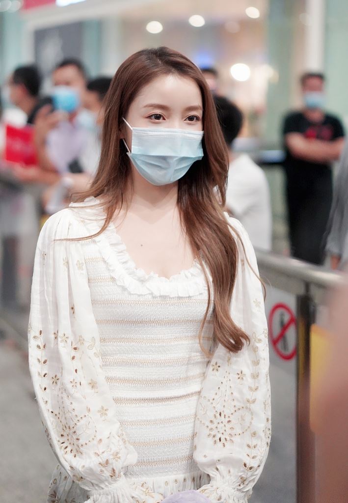 姜贞羽回归《创造营2020》？现身机场！气色很好!