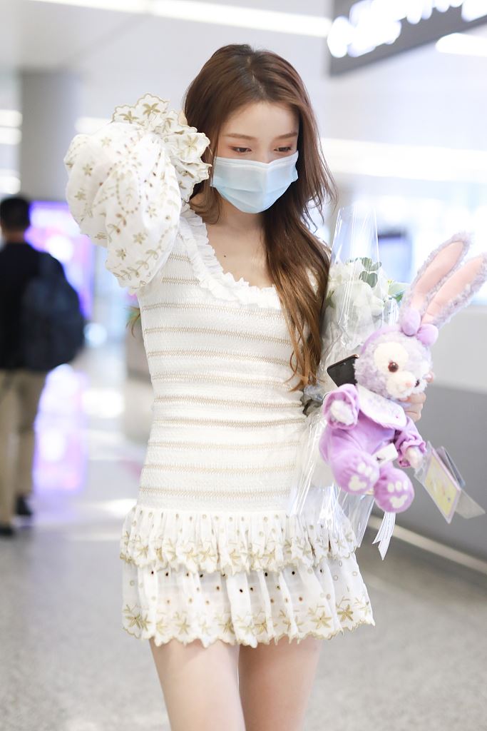 姜贞羽回归《创造营2020》？现身机场！气色很好!