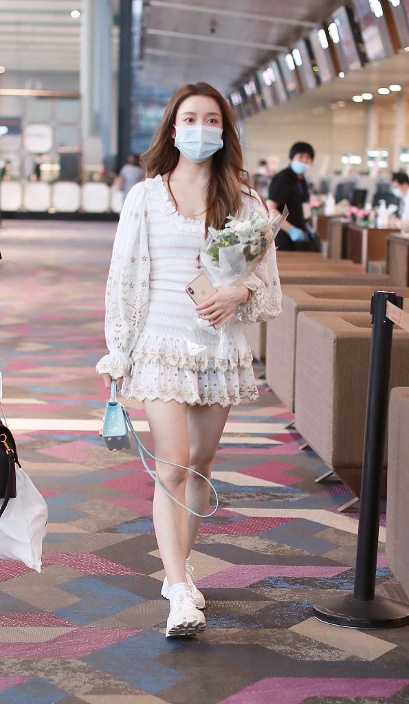 姜贞羽回归《创造营2020》？现身机场！气色很好!
