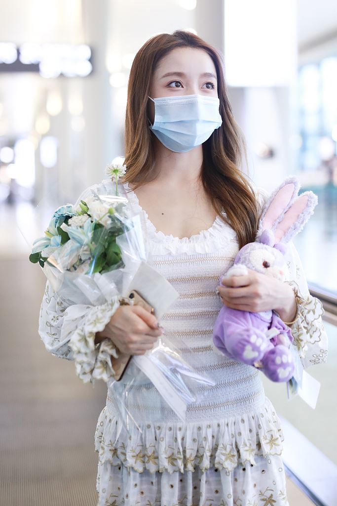 姜贞羽回归《创造营2020》？现身机场！气色很好!