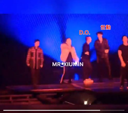 exo连两天在台北开唱 灿烈忘了站上升降台 d.o.世勋忍不住笑了 ｜ goxuan