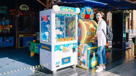 这个夹娃娃机游乐场也太”壮观“了吧