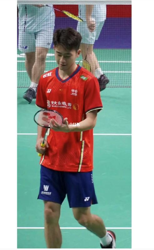 爆红01年🇨🇳羽球员【王昶】网民：帅又能打