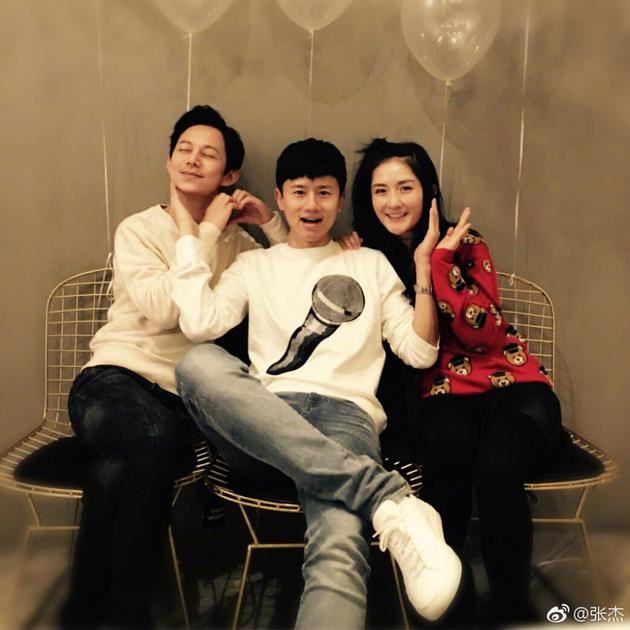 张杰朋友圈晒全家福 张杰谢娜双胞胎照片曝光！｜ goxuan 