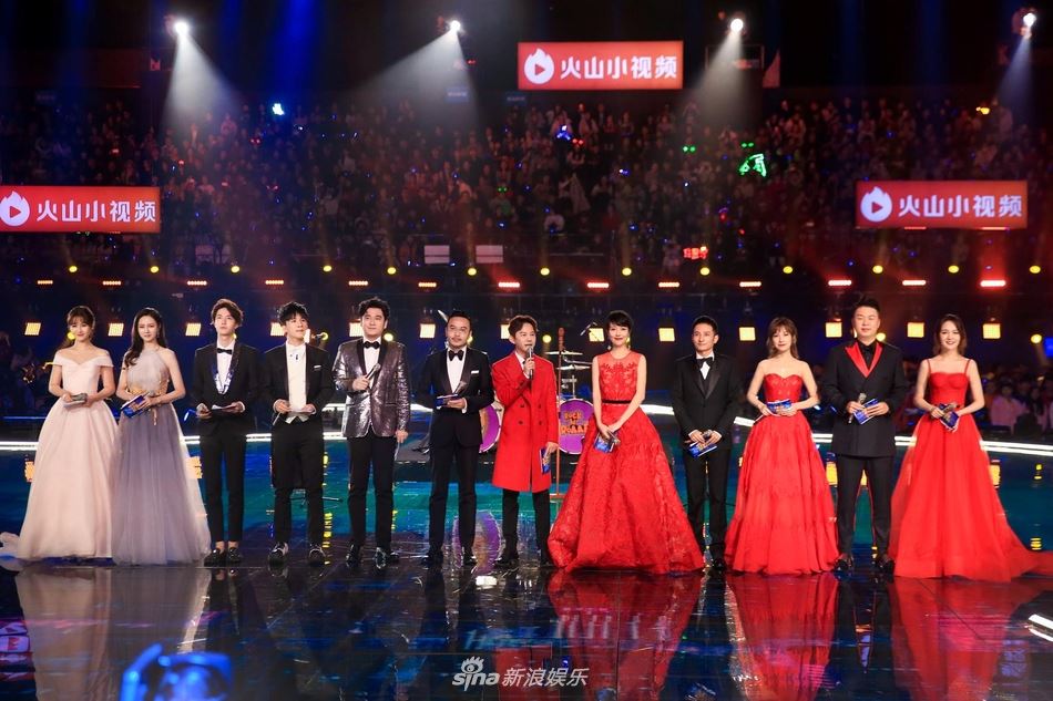 沈梦晨跨年玩“变脸” 观众凭声音认出她 | goxuan