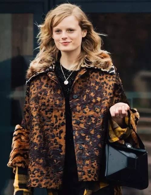 choker已过时，现在流行的是这个...