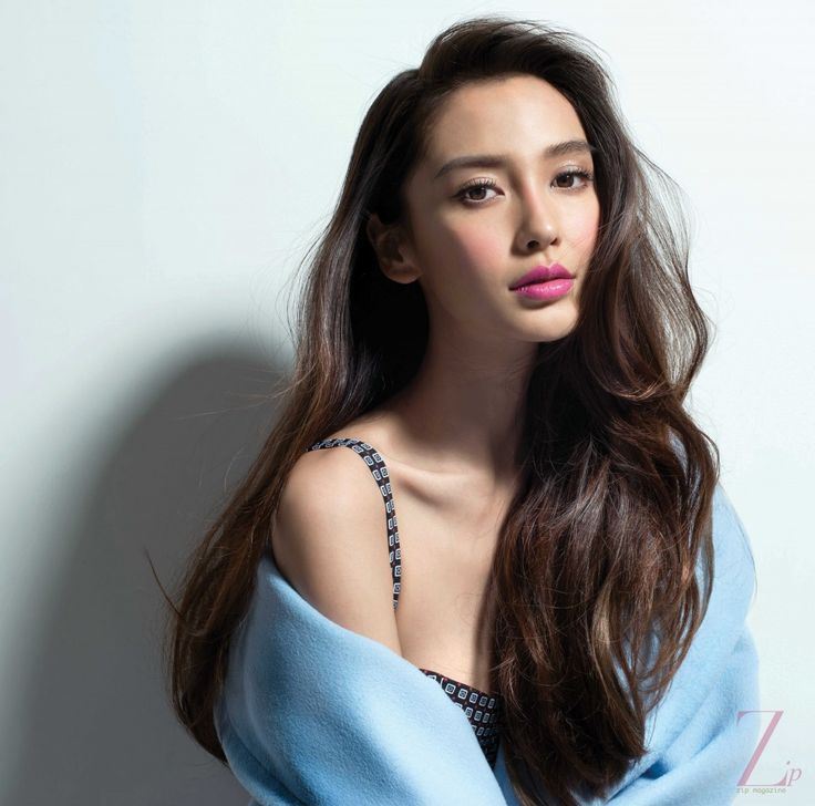 angelababy生娃一年恢复好快 露出马甲线好身材
