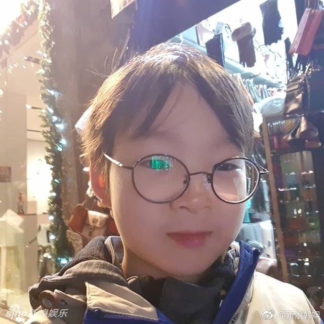 宋家三胞胎大韩、民国、万岁长大了 还学会了自拍 ｜ goxuan