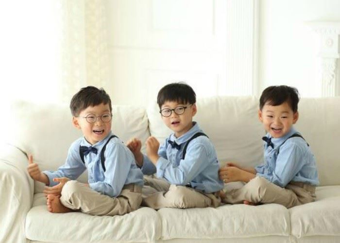 宋家三胞胎大韩、民国、万岁长大了 还学会了自拍 ｜ goxuan