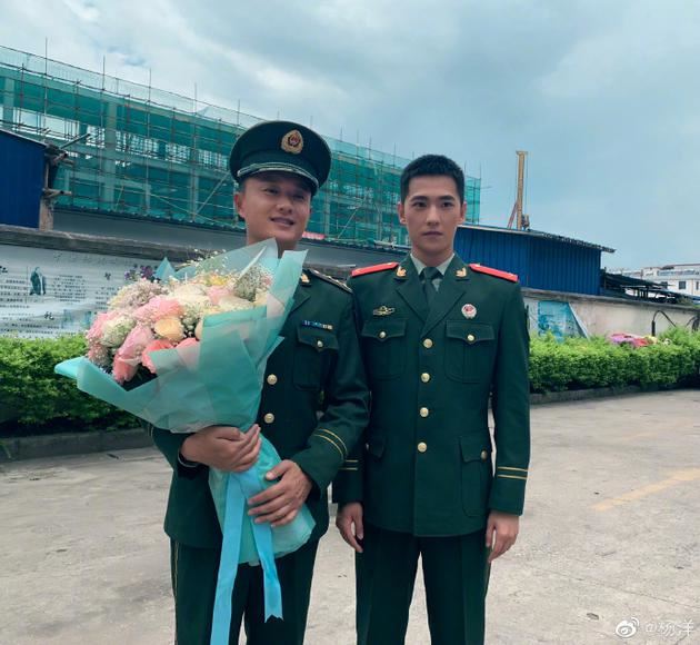 杨洋晒军装照庆祝杀青 即将上映！