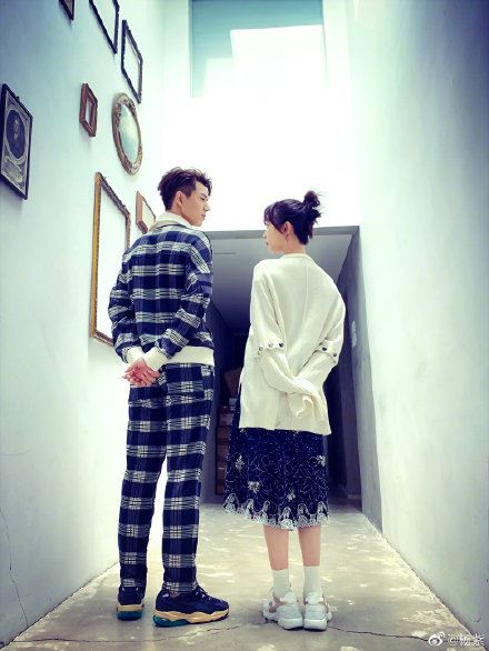 李现生日 | 杨紫晒亲密合照庆生 sweet爆！❤️