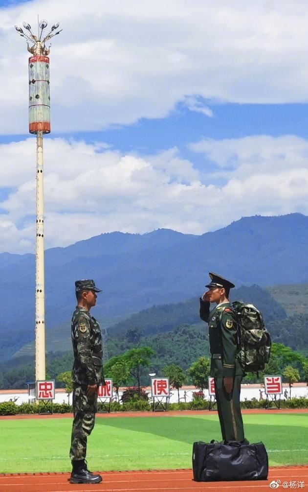 杨洋晒军装照庆祝杀青 即将上映！