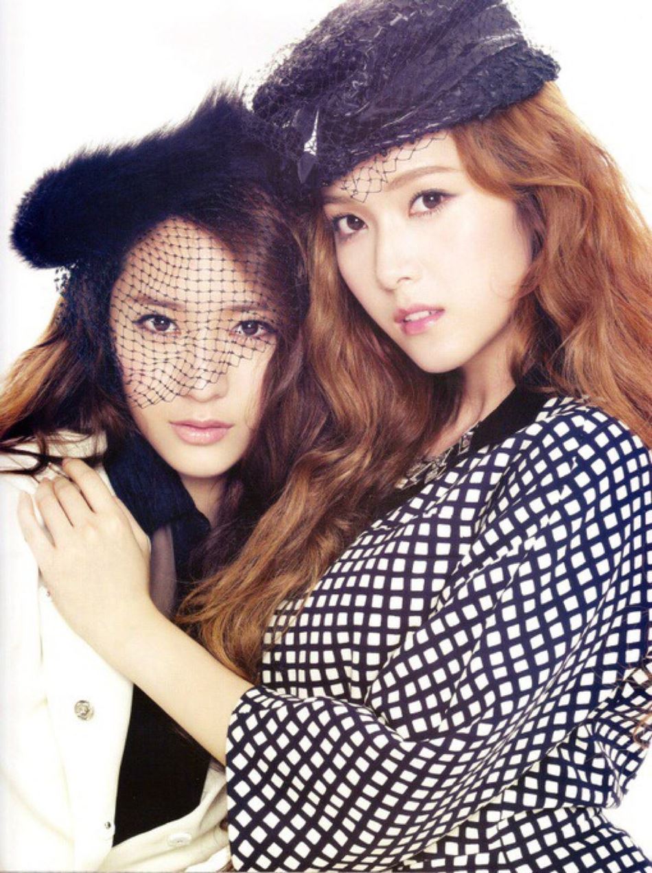 郑秀妍jesscia&郑秀晶krystal姐妹合照❤️超像双胞胎！