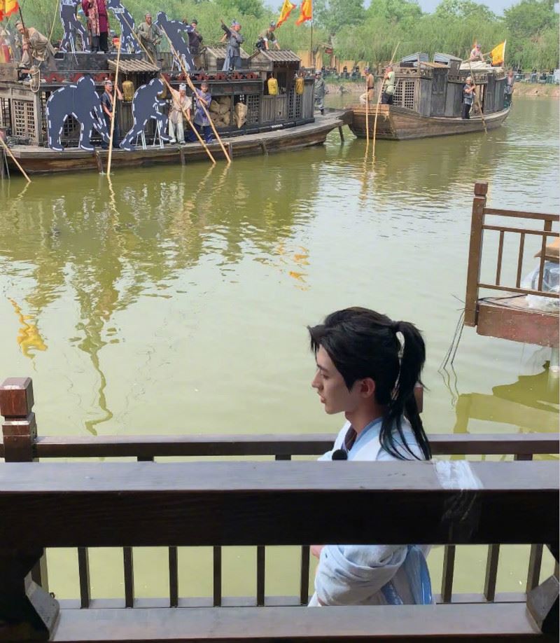 蔡徐坤古装造型曝光！ 《奔跑吧》节目亮相～