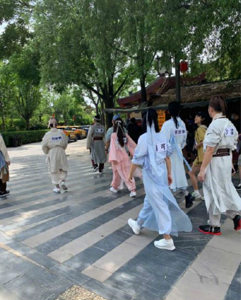 蔡徐坤古装造型曝光！ 《奔跑吧》节目亮相～