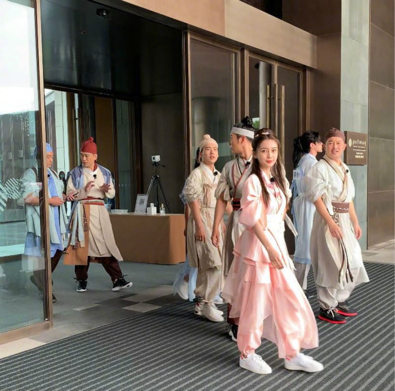 蔡徐坤古装造型曝光！ 《奔跑吧》节目亮相～