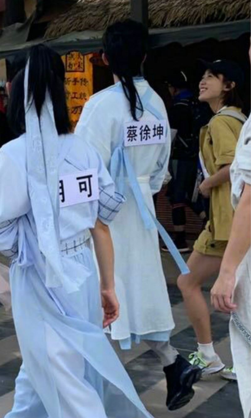 蔡徐坤古装造型曝光！ 《奔跑吧》节目亮相～