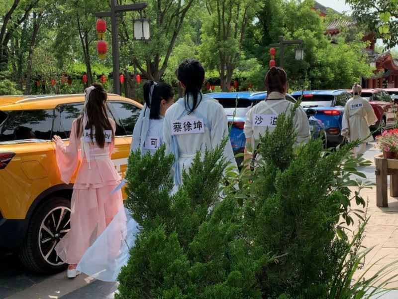 蔡徐坤古装造型曝光！ 《奔跑吧》节目亮相～