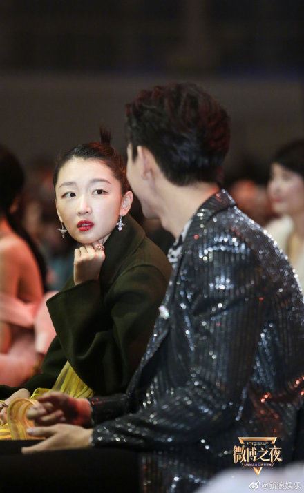 李现「好奇宝宝」上线！现场问周冬雨：”两边都拔了吗“😂😂