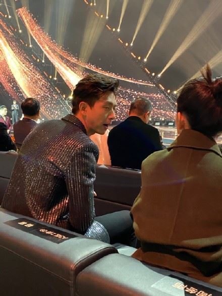 李现「好奇宝宝」上线！现场问周冬雨：”两边都拔了吗“😂😂