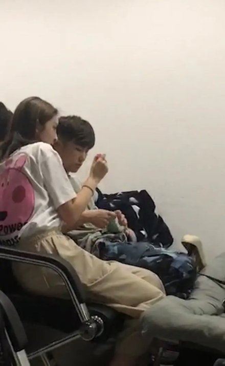 赵小棠绯闻男友曾参与《以团之名》！两人现身三亚！