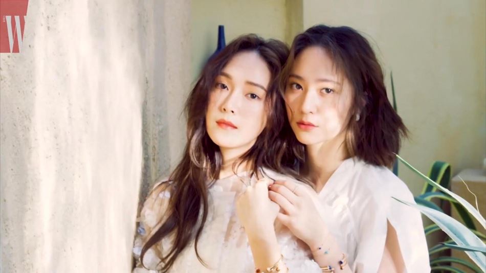 郑秀妍jesscia&郑秀晶krystal姐妹合照❤️超像双胞胎！