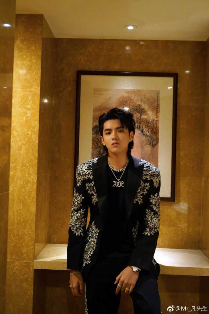 网友捕获“野生”吴亦凡!新发型曝光,意外引起争论!|goxuan