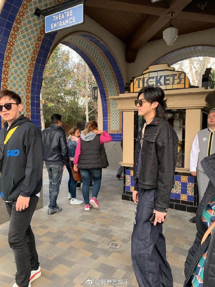 网友捕获“野生”吴亦凡!新发型曝光,意外引起争论!|goxuan