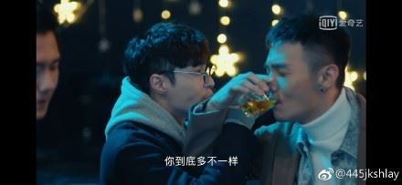 【影片】“不荣艺组合”出道啦!张艺兴新剧勾李荣浩喝交杯酒!|goxuan