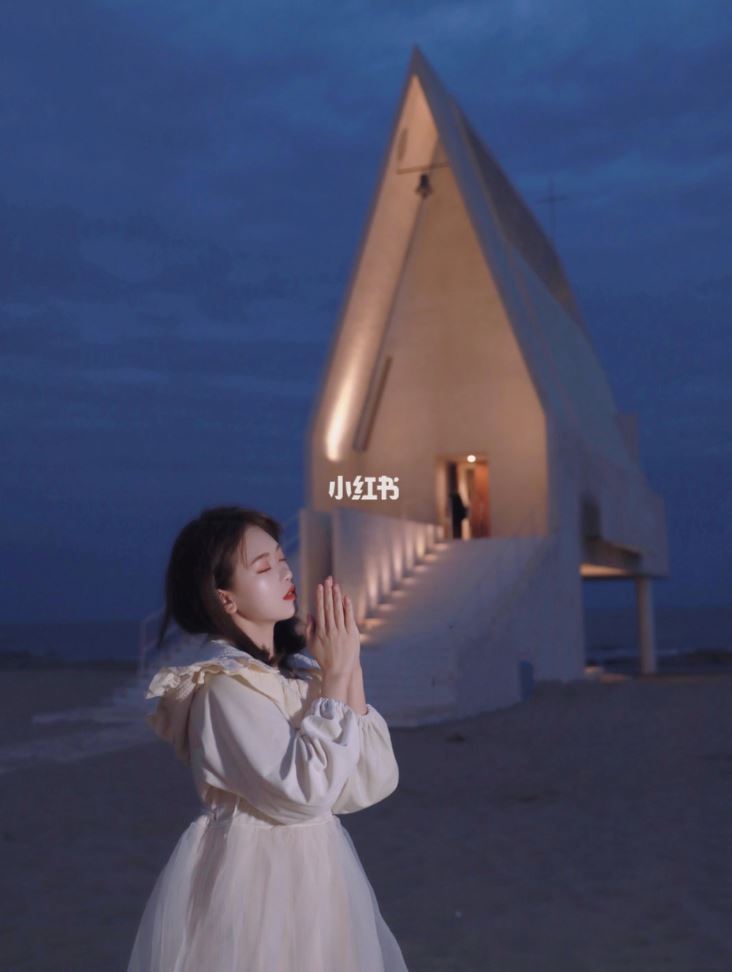 海边拍照新技能get✅一起拍烟花写真！