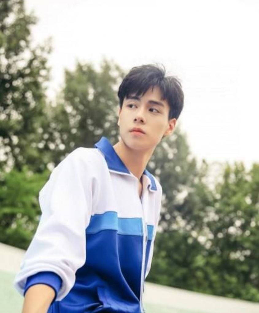 原来现实中的胡一天，那么多造型！帅爆！