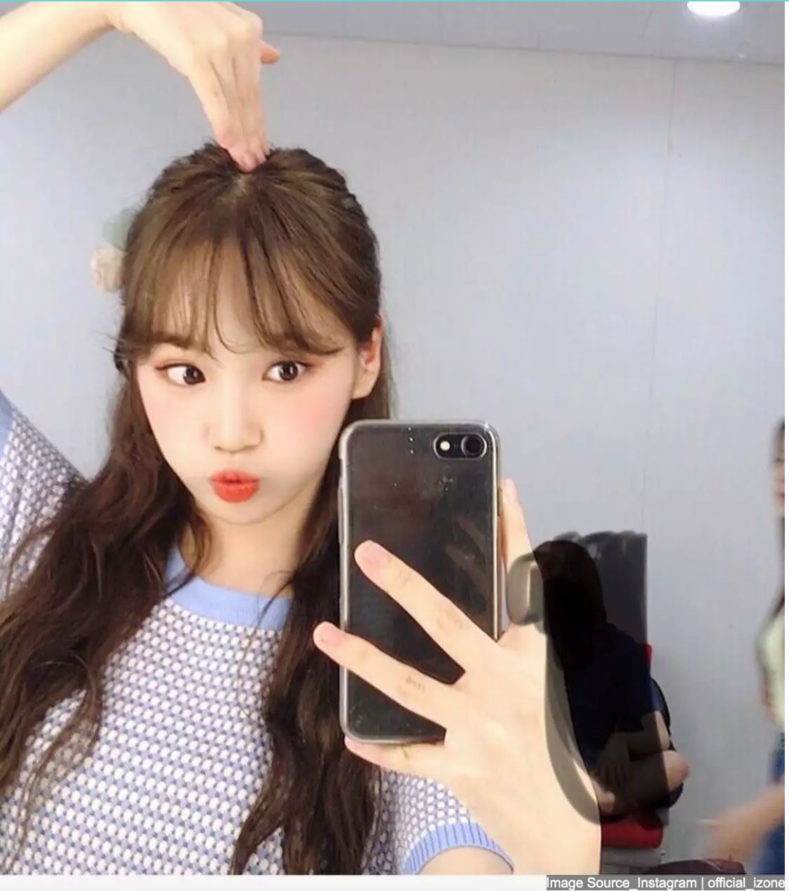 韩国最新拍照姿势「半半爱心」❤️手指爱心已经out了~