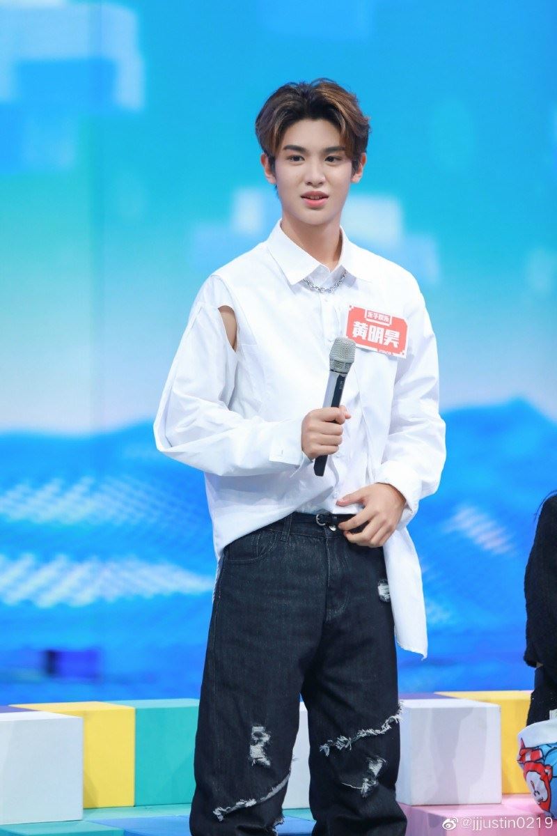 justin黄明昊加入《快乐大本营》！常驻嘉宾！