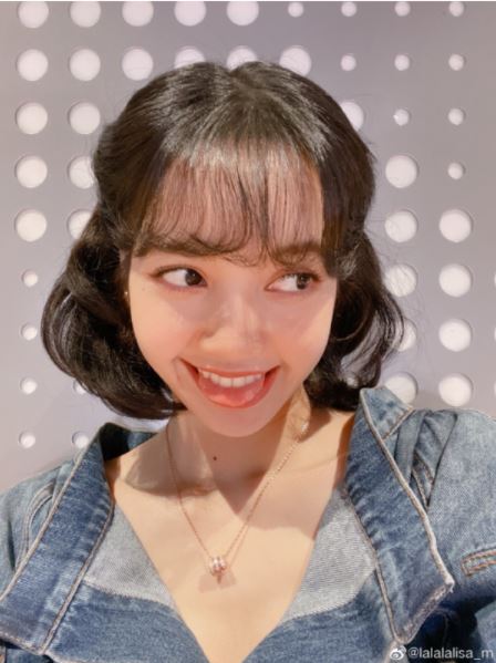 lisa变身白雪公主！？同款发型！超美~