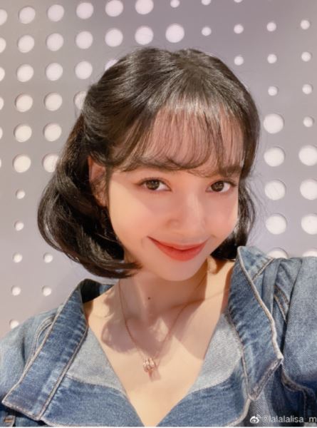 lisa变身白雪公主！？同款发型！超美~