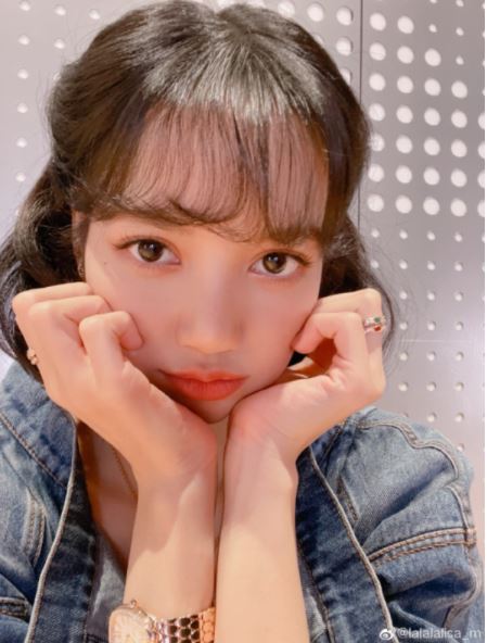 lisa变身白雪公主！？同款发型！超美~