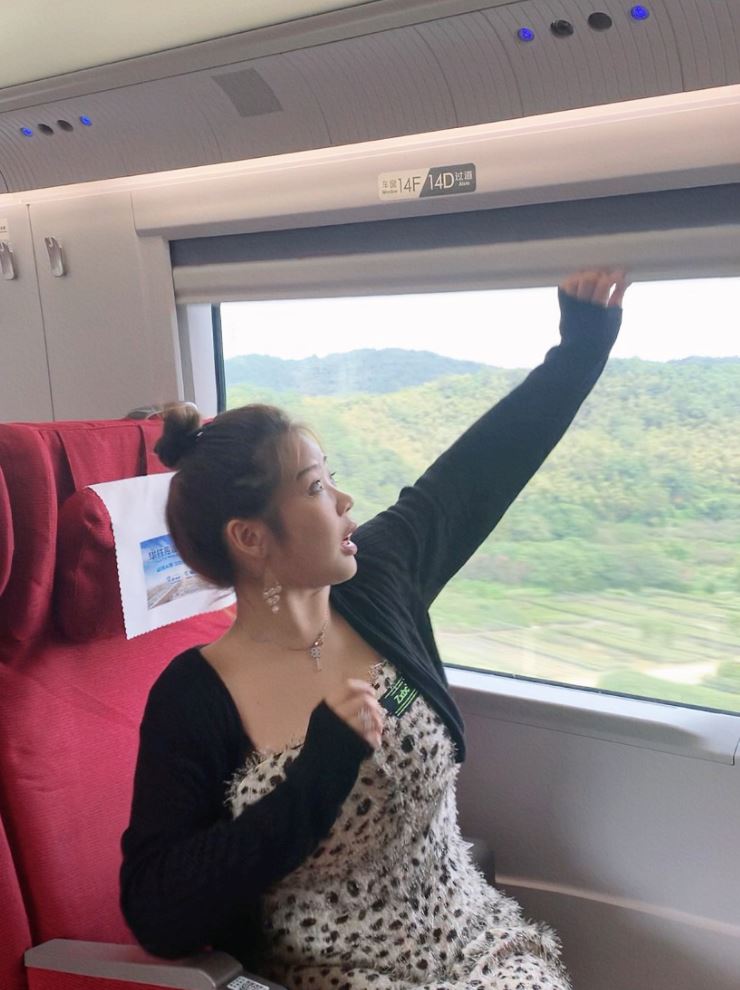 胖版“虞书欣”！超像！