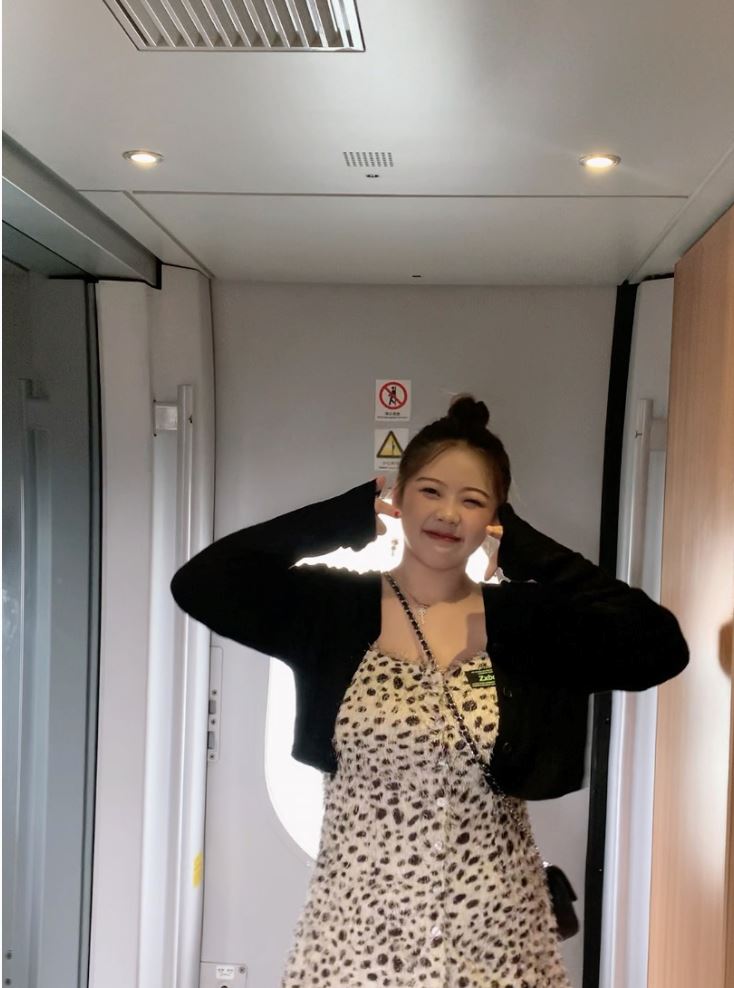 胖版“虞书欣”！超像！